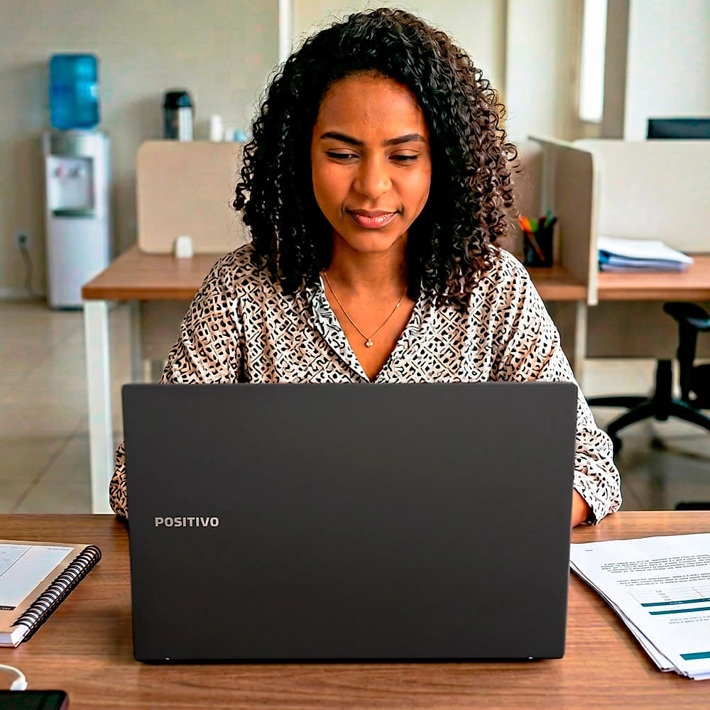 Notebook 15,6" Positivo Vision i15M 256GB SSD 8GB RAM Windows 11 Preto