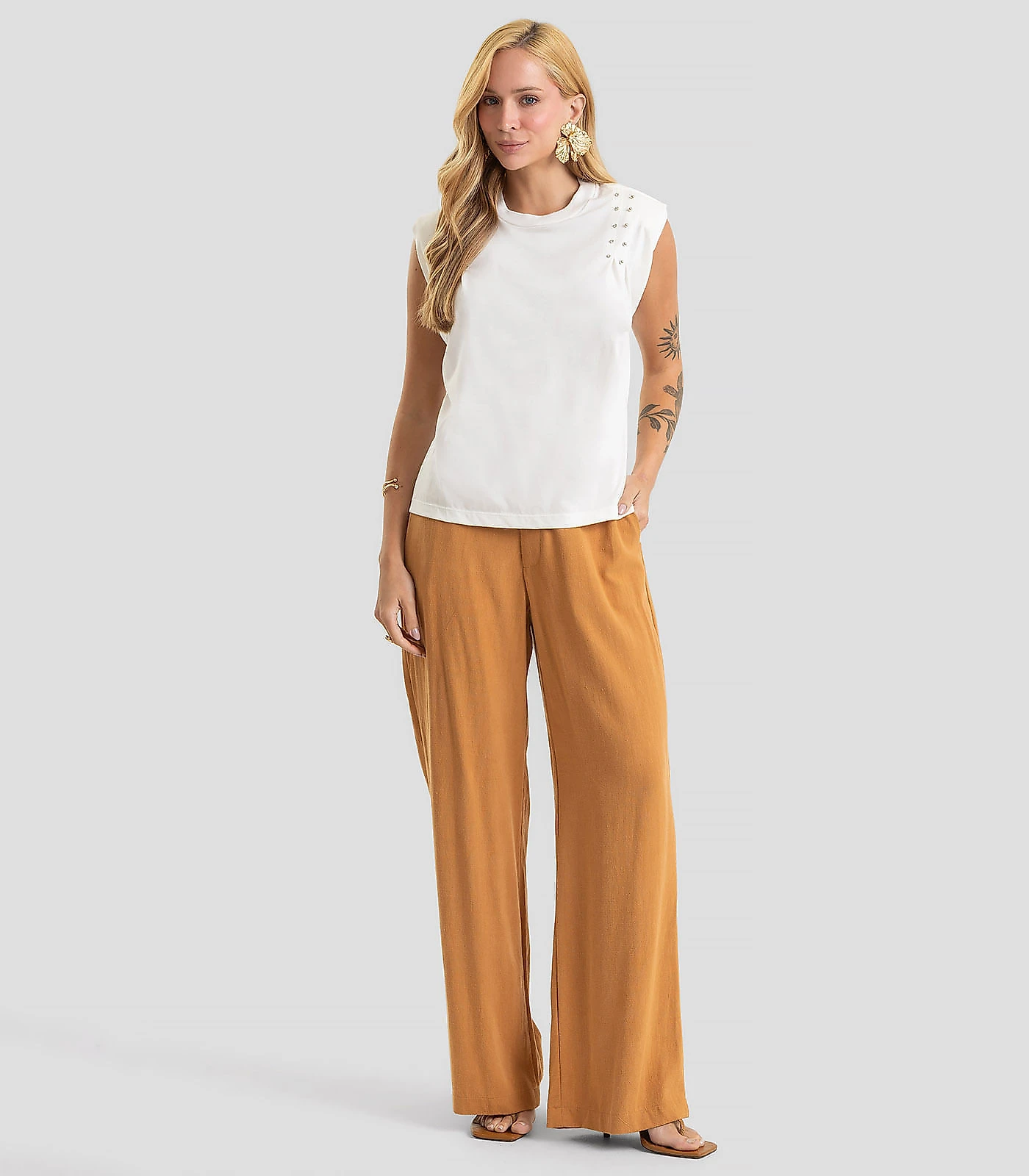 Blusa Feminina Meia Malha Com Ombreiras Dianna Bege G