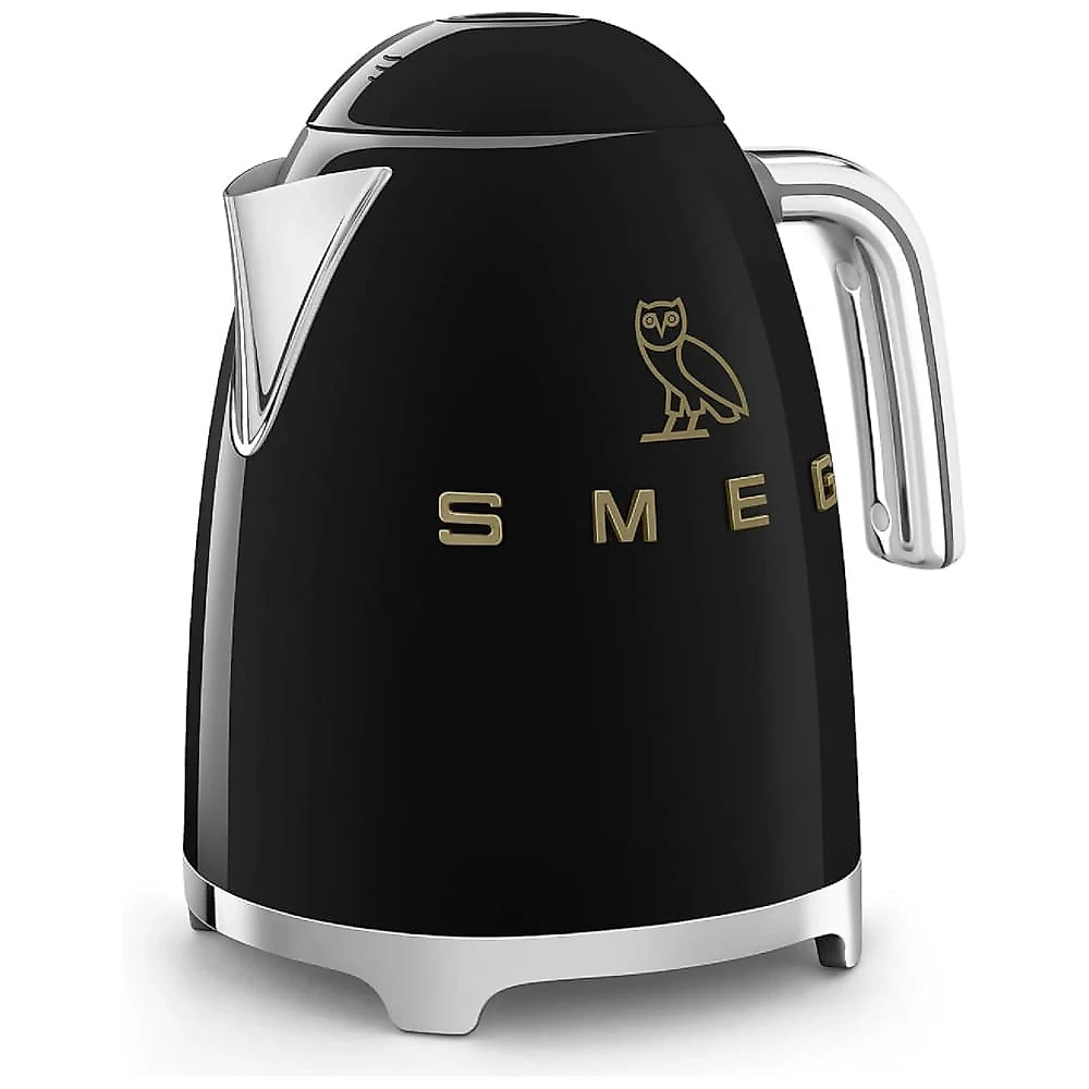Chaleira Elétrica Smeg x OVO 1,7L da Coleção OVO, Chaleira SMEG da Linha Retrô dos Anos 50 - Preta