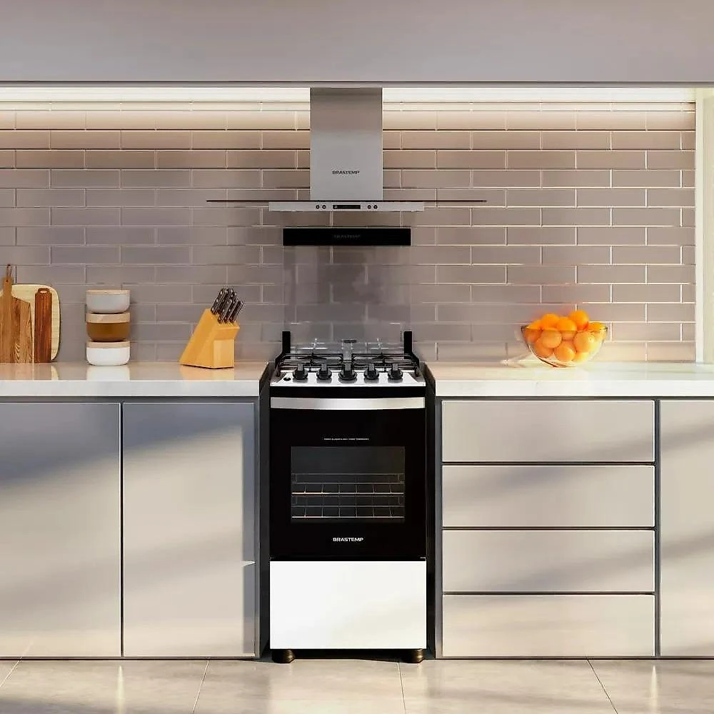 Fogão 4 Bocas Brastemp Clean com Prateleiras Ajustáveis BFO4NBB, Acendimento Automático, Branco - Bivolt Fogão 4 Bocas Brastemp Clean com Prateleiras Ajustáveis BFO4NBB, Acendimento Automático, Branco