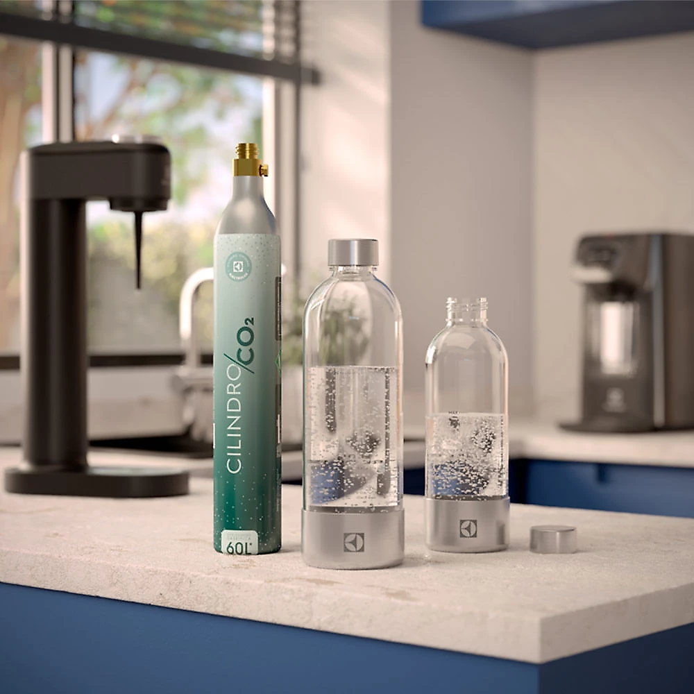 Máquina para Gaseificar Água com Gás Efficient Preta com Cilindro e 2 Garrafas ESM03 - Electrolux