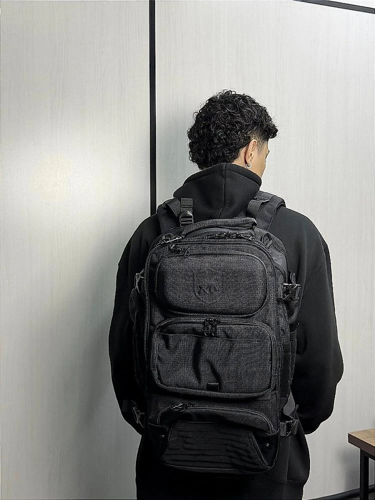 Mochila Bolsa Impermeável 30L com Compartimento para Calçado e Bolso Acolchoado de Notebook até 15.6", Cadeado Integrado - Victus - Gshield