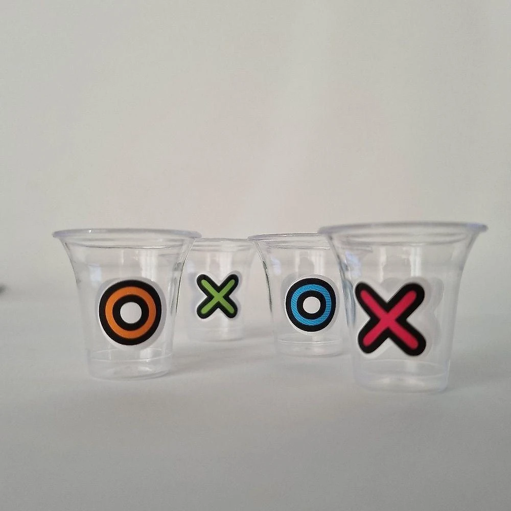 Jogo de Tabuleiro Ludo Drink Tpc com 16 Copos de Acrílico Transparente para Festas e Reuniões