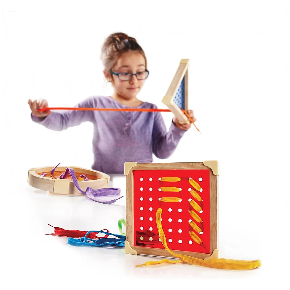 Brinquedo educativo Guidecraft Geo Shape Lacing madeira colorido, 3 placas para costurar formas geométricas, 6 cadarços multicoloridos, modelo Geo S