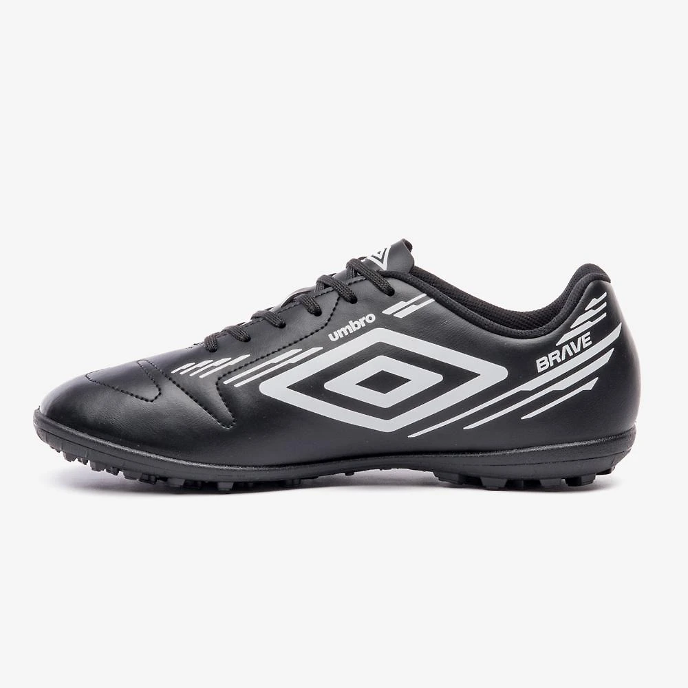 Chuteira society umbro brave