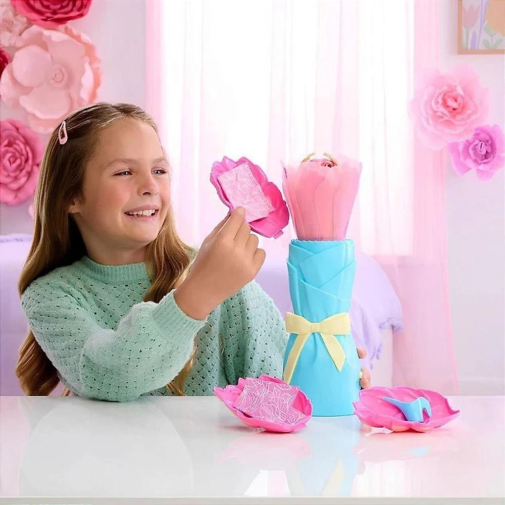 Boneca Barbie Reveal Pop Pétalas Surpresas Revelação com Água Mattel