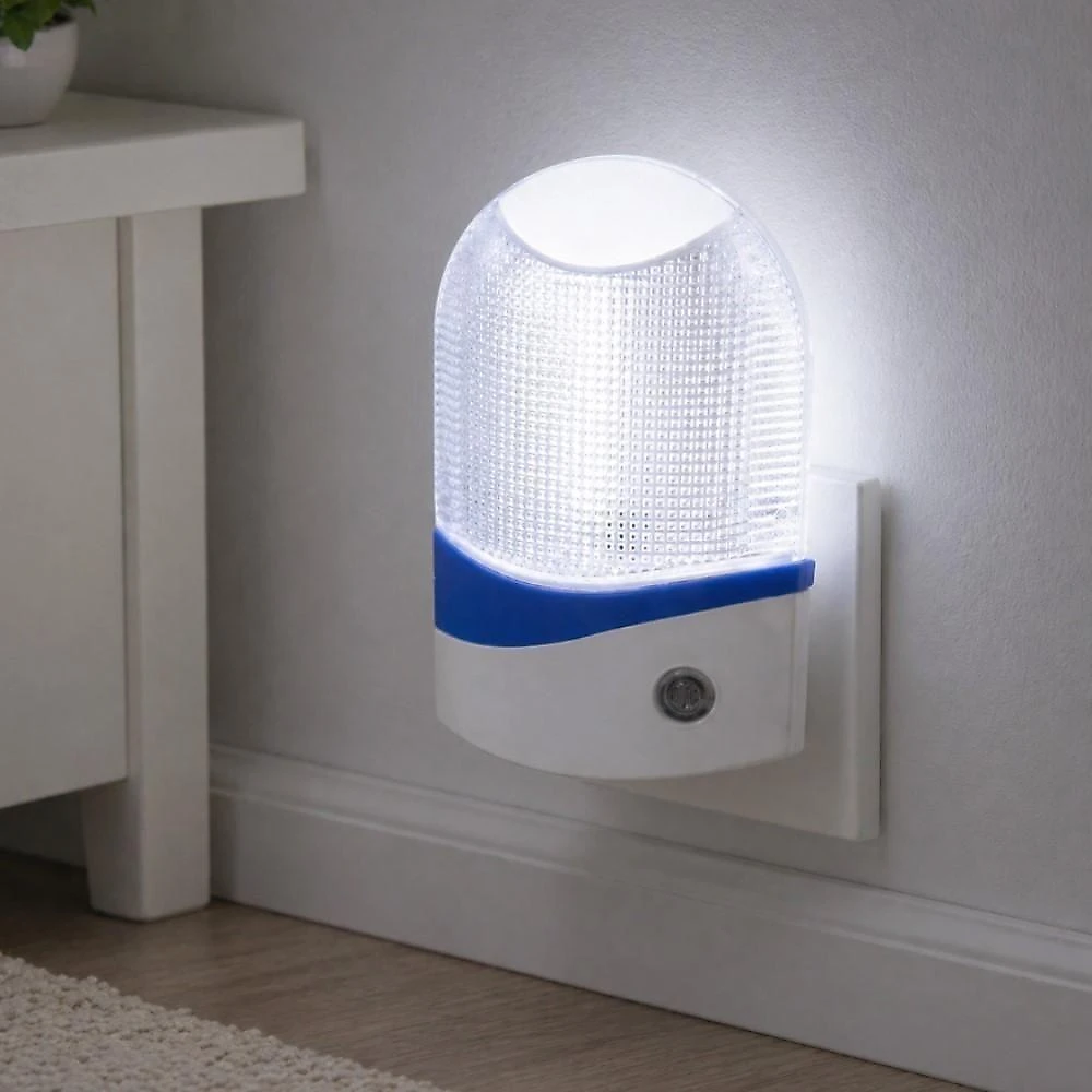 Luminária de Tomada LED Abajur com Sensor de Presença 1W Bivolt Branco Utibom webcontinental-7899658379124