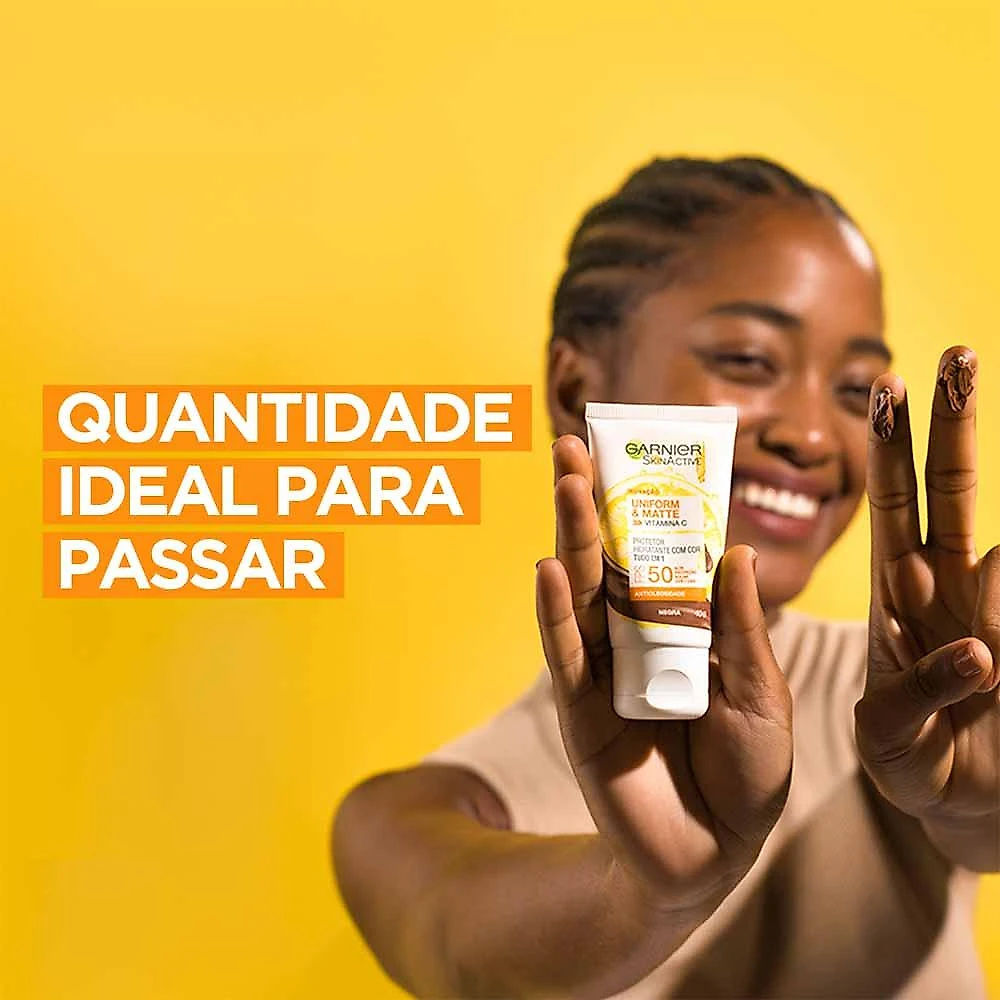 Protetor solar hidratante facial com vitamina c garnier skin fps 50 clara