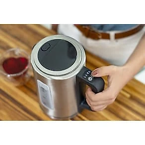 Chaleira Elétrica Black+Decker KEPG Gourmand Gris 1,7L Seletor de Temperatura LED Azul Inox 110V