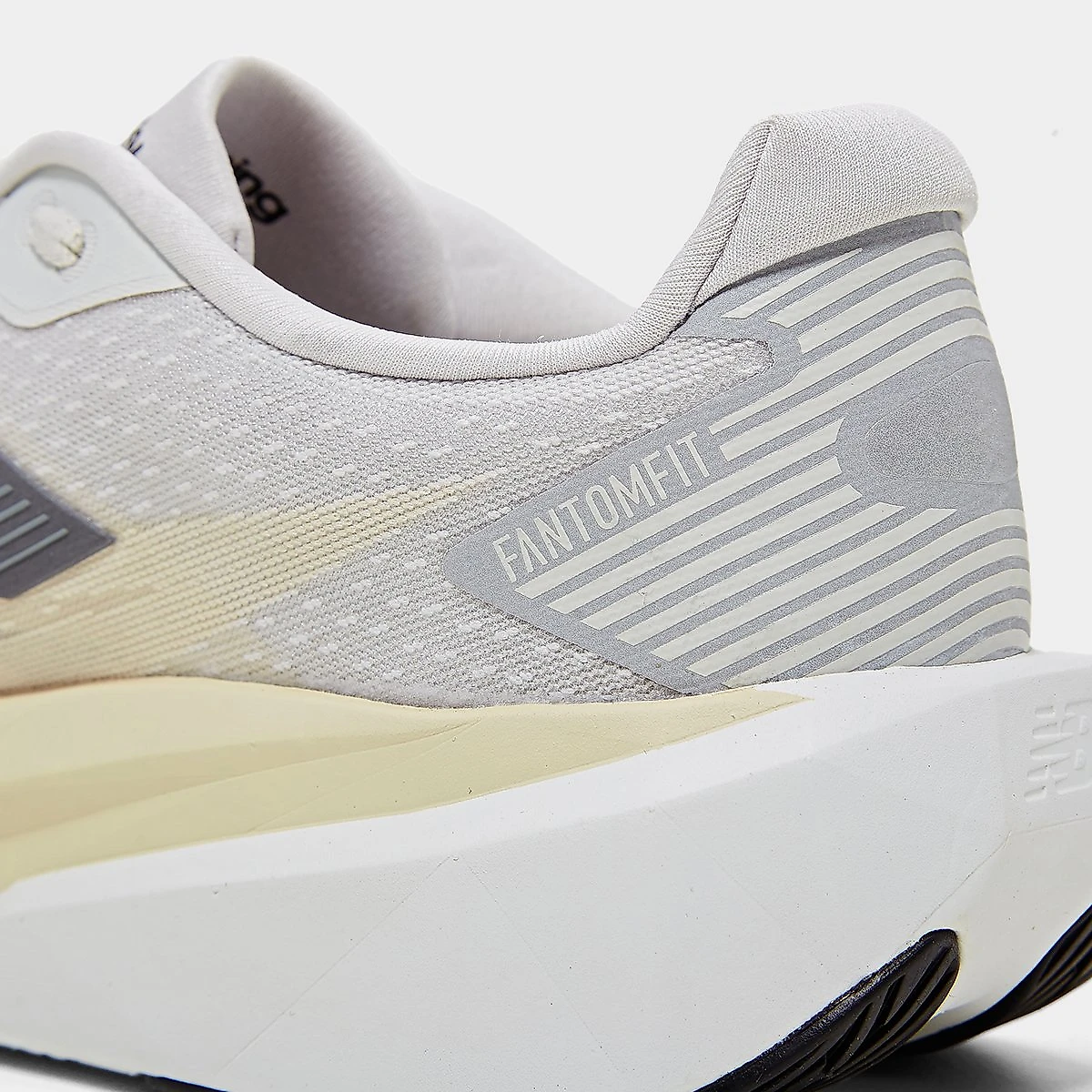 Tênis New Balance Fuelcell Rebel V5 Masculino Cinza Claro - 38
