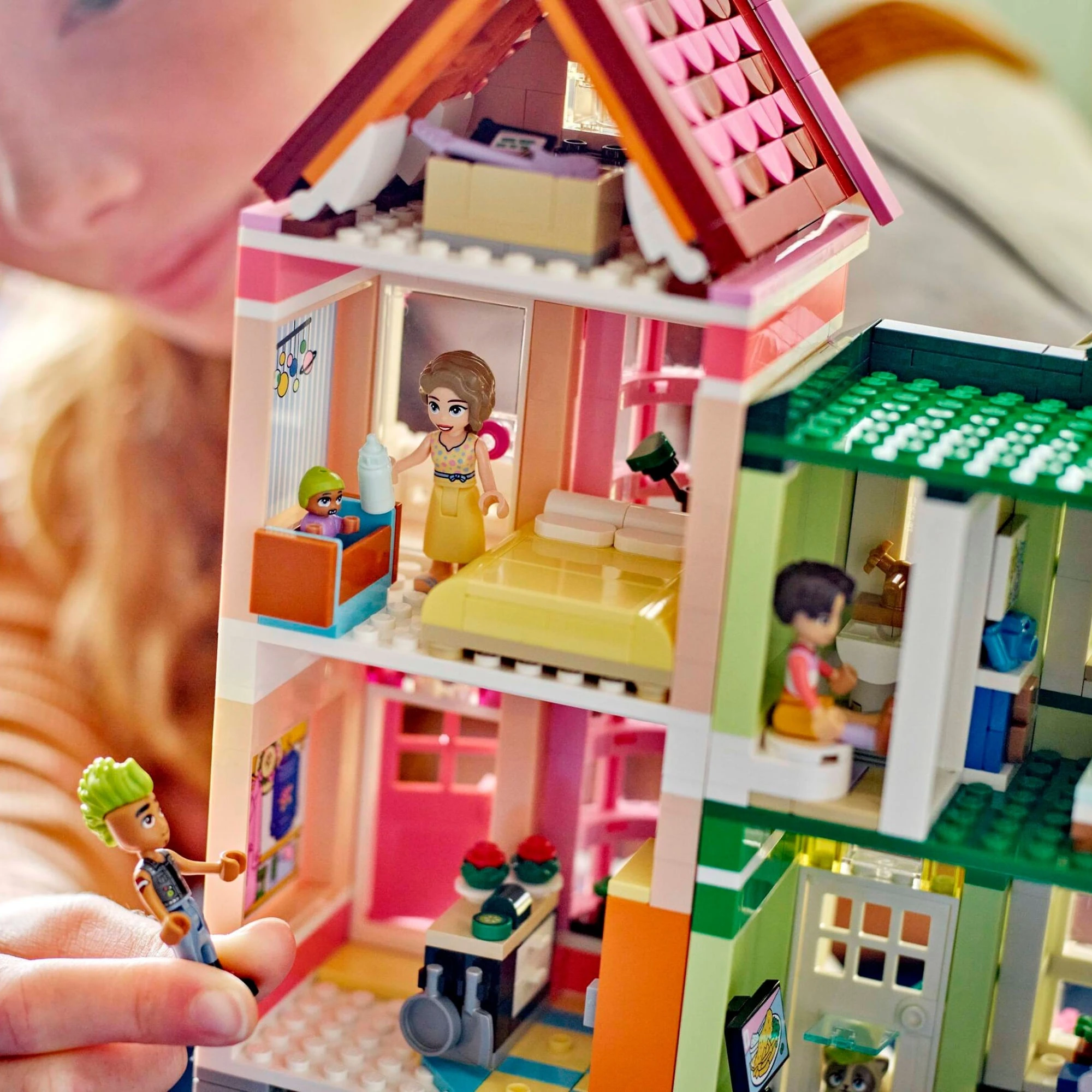 Miniatura LEGO Friends - Apartamentos e lojas em Heartlake City