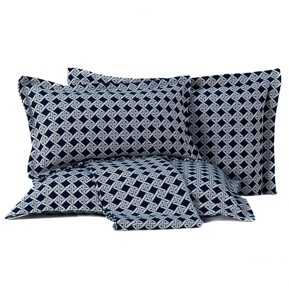 Kit De Peseira Para Cama Estampada Vernazza Com Fronhas E Almofada 04 Peças - Tecido Jacquard Estampado Cor Azul Marinho