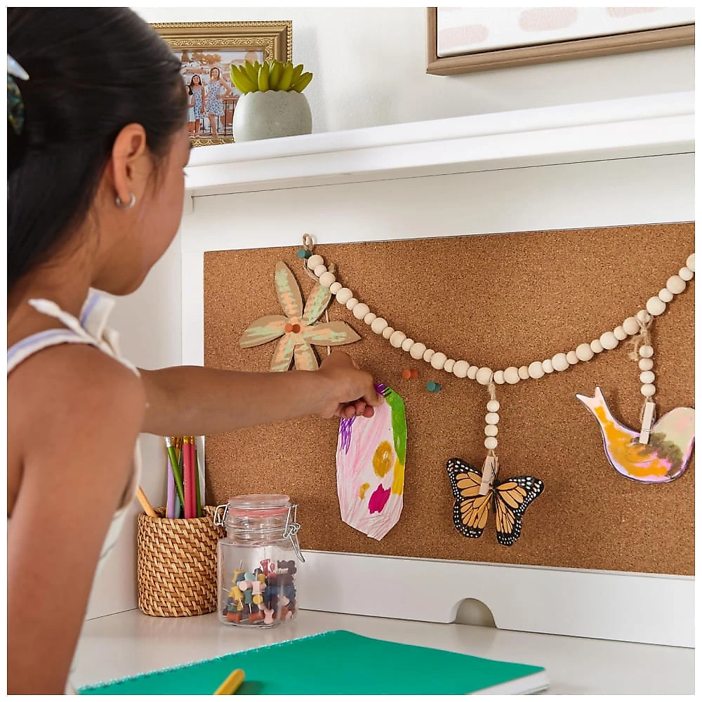 Conjunto infantil de escrivaninha, hutch e cadeira Guidecraft Avery Branco em madeira com 3 gavetas e nichos 112cm
