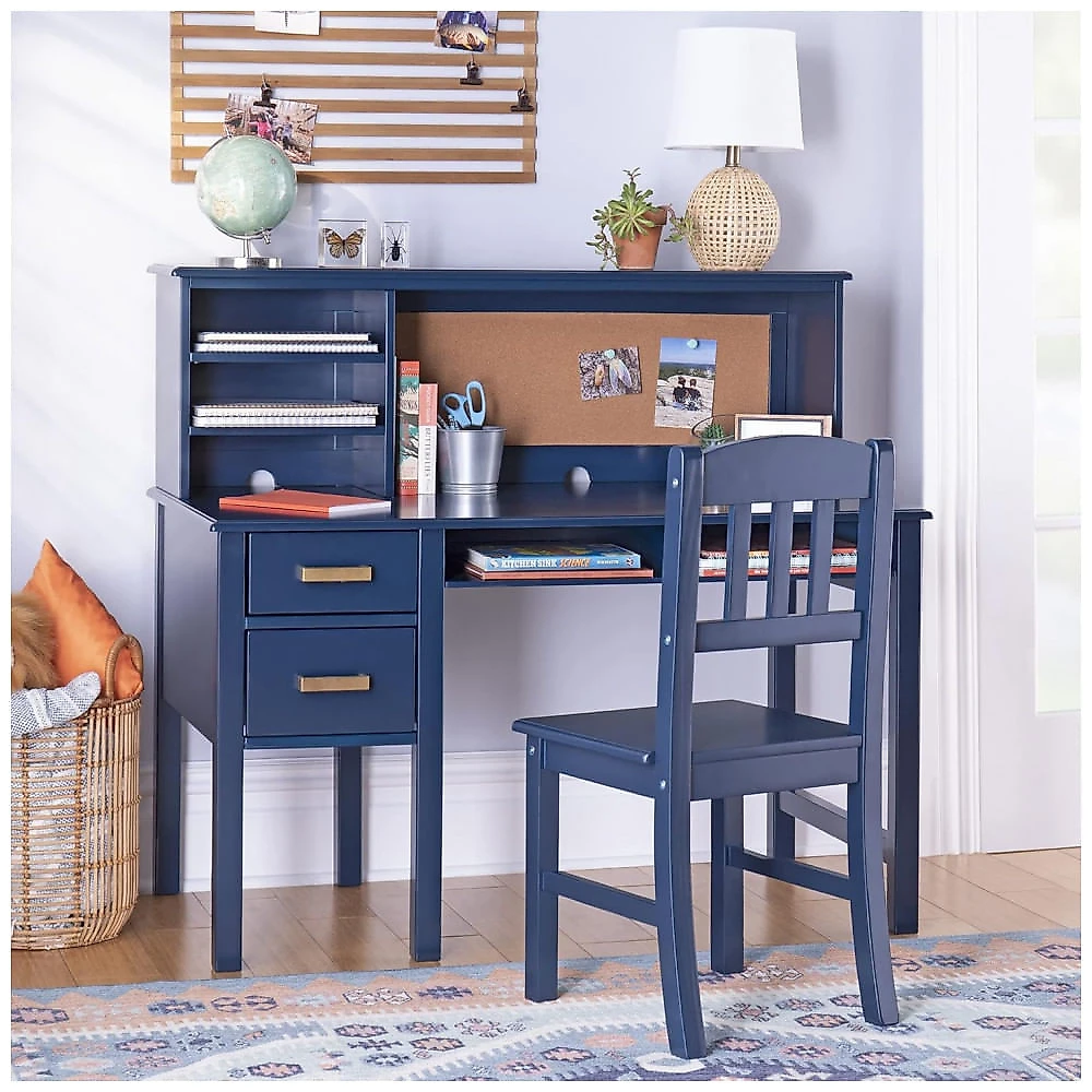 Escrivaninha infantil com hutch e cadeira Guidecraft Taiga Azul-marinho em madeira com gavetas e nichos 112cm