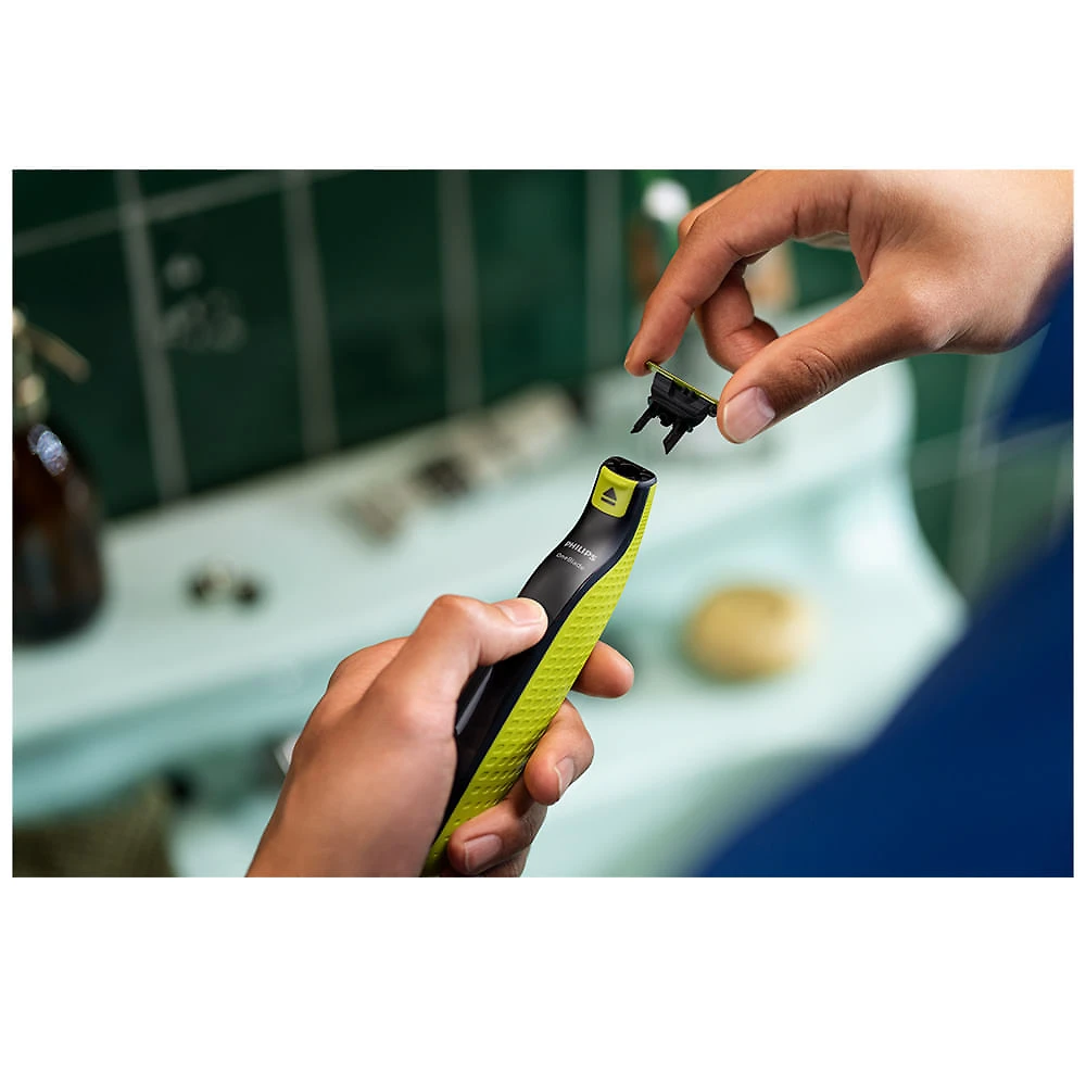 Miniatura Aparador e raspador OneBlade com 3 pentes, à prova d’água - QP2724/10 Philips Bivolt