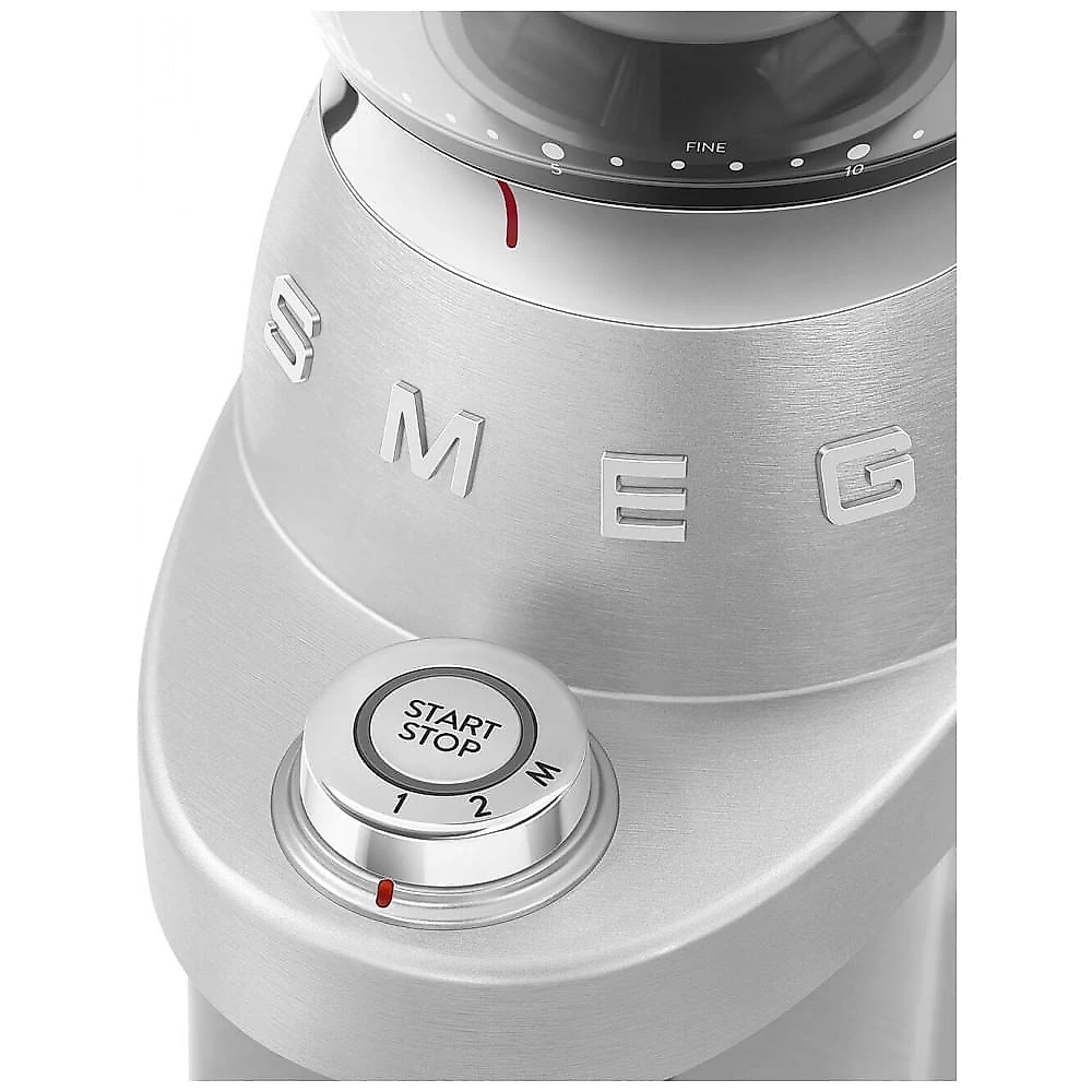 Moedor de café elétrico Smeg inox para espresso com mós cônicas em inox, 30 ajustes de moagem e funil 250g, 110V