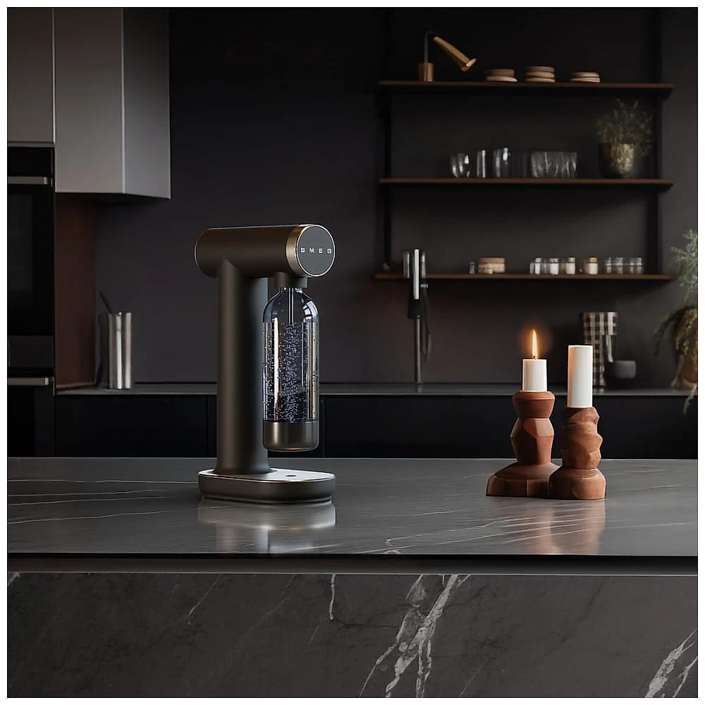 Smeg Máquina de Água com Gás Collezione 1L - Design Moderno, Controle Manual e Compatível com Cilindros CO2 60L