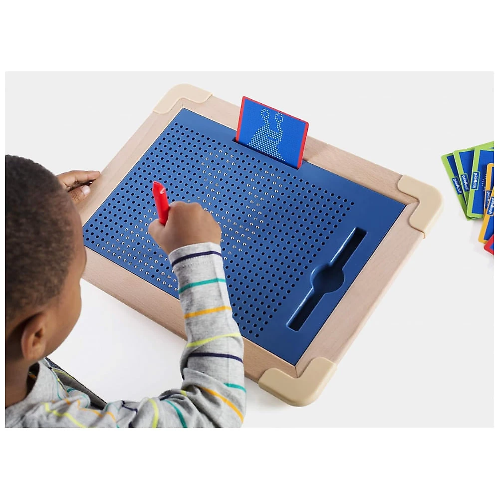 Tablet magnético Guidecraft Magna Tablet Deluxe azul em madeira e plástico com caneta magnética e 10 cartões de atividades para aprendizagem STEM