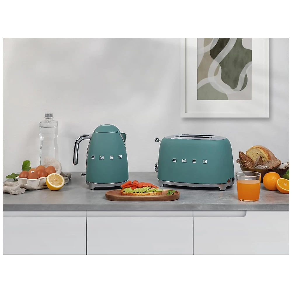Chaleira Elétrica SMEG 50s Retro Style de 7 Copos com Desligamento Automático, Base Removível e Indicador de Água - Verde