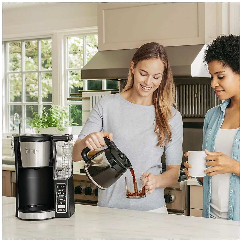 Máquina de Café Programável Ninja 12 Copos Estilo Clássico e Rico Reservatório 1,77 L Extração Térmica Filtro Permanente Preto/Aço Inox CE201 240V