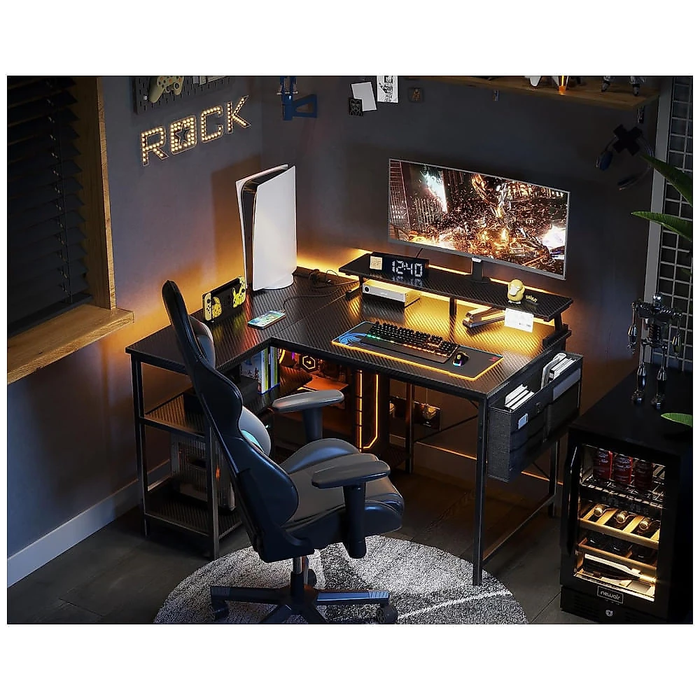 Mesa Gamer de Fibra de Carbono 40" 101 cm com Tomadas, Portas USB, Luz LED, Prateleiras de Armazenamento e Suporte para Monitor, 110V, ODK, Preto 110v
