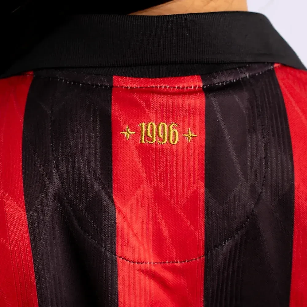 Camiseta Feminina CAP Retrô 1996 Preta e Vermelha TAM G