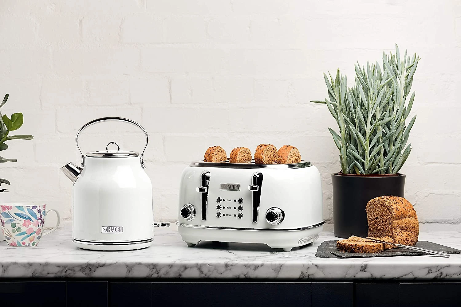 Haden HERITAGE 4Slice Wide Slot Retro Toaster with Browning Control Cancel and Defrost Settings in Ivory White