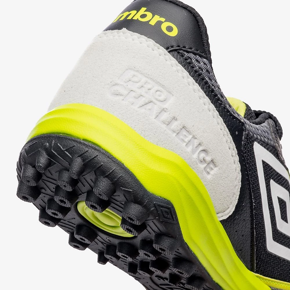 Chuteira society umbro pro challenge uptake 34
