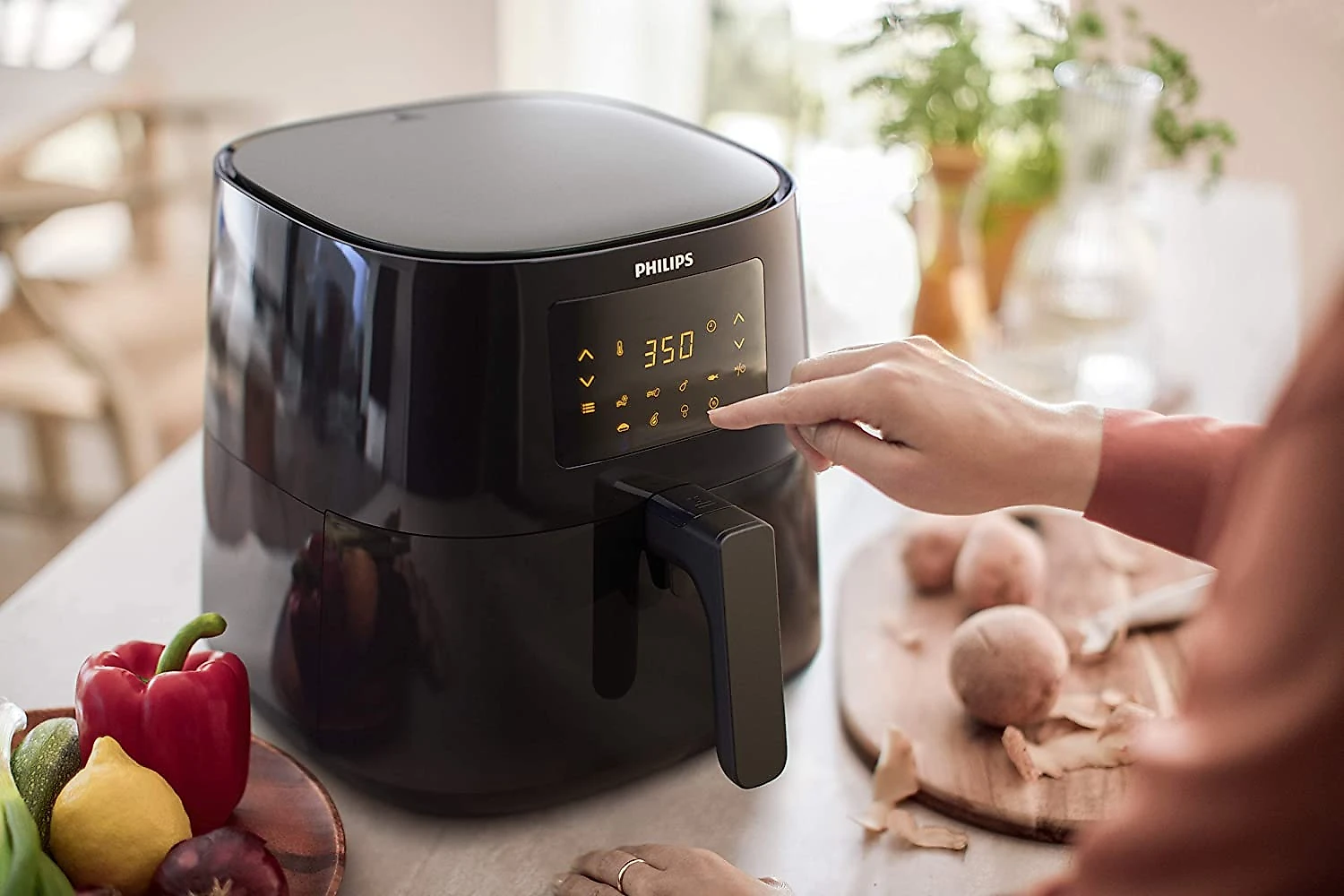 Philips Fritadeira Elétrica AirFryer 6L com Painel de Controle Digital 110V1800W Preta