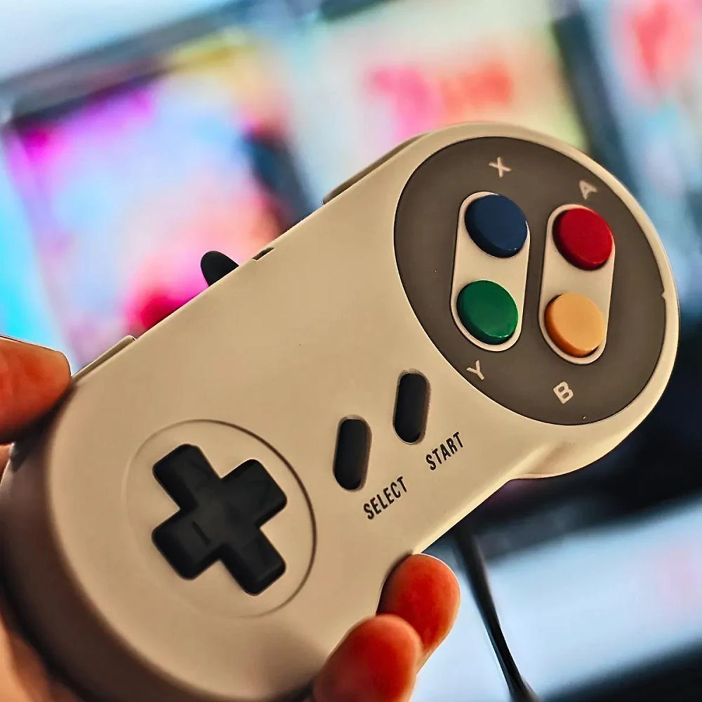 Miniatura Console Retrô Super Mini SFC com 821 Jogos Clássicos Inclusos com 2 Controles com Fio