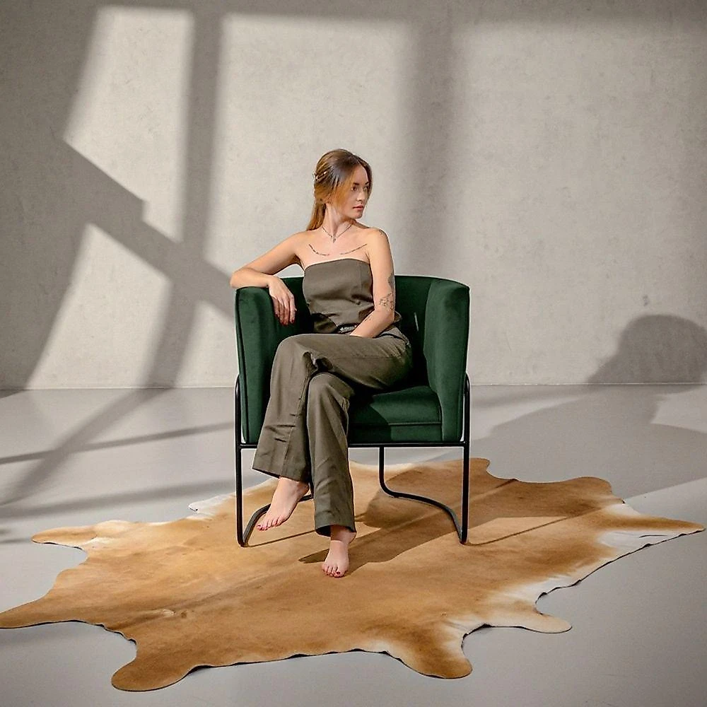 Poltrona Decorativa Betina Veludo Base em Aço Verde Nexta Casa