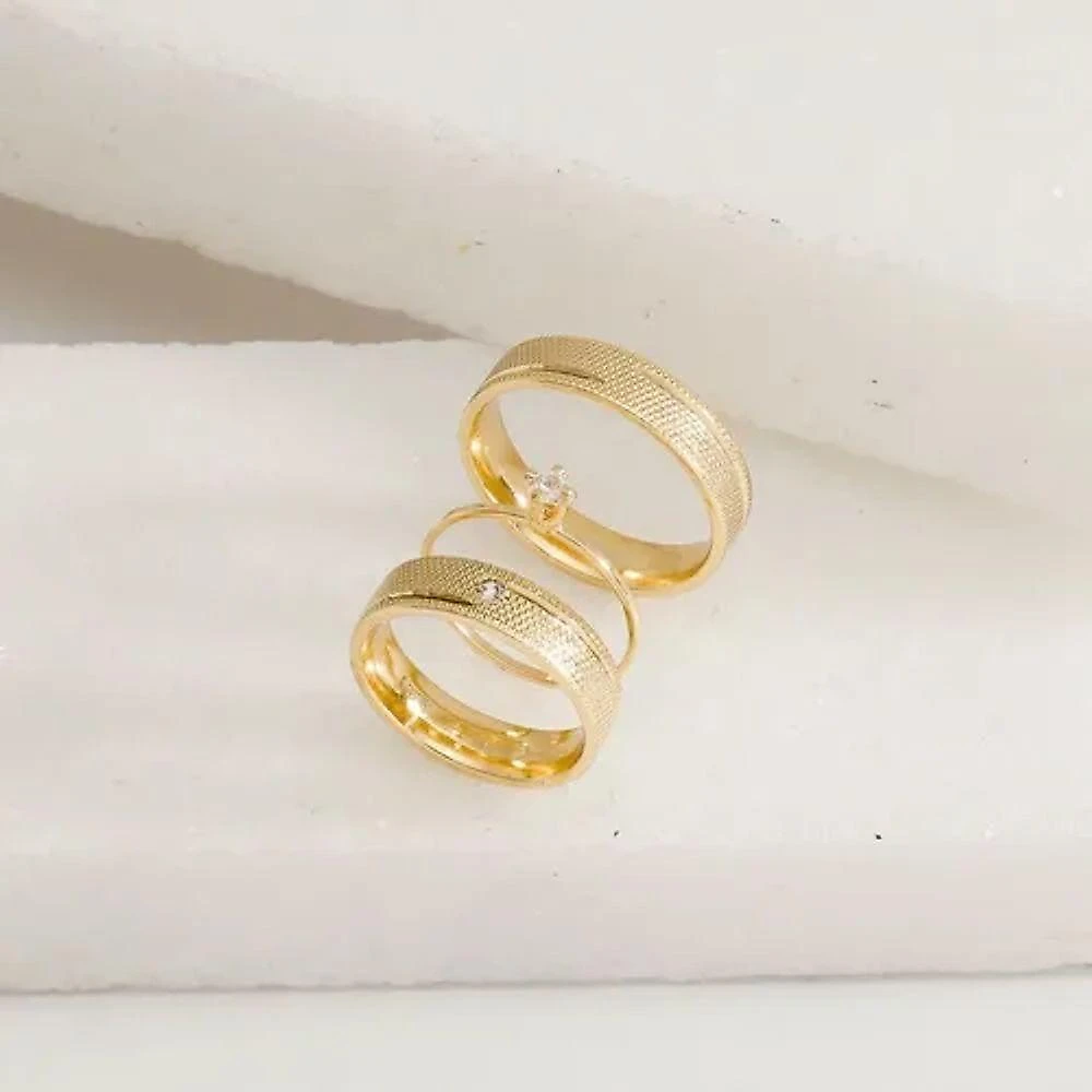 Par De Alianças Banhada Ouro 18k 5mm Recartilhada Solitário