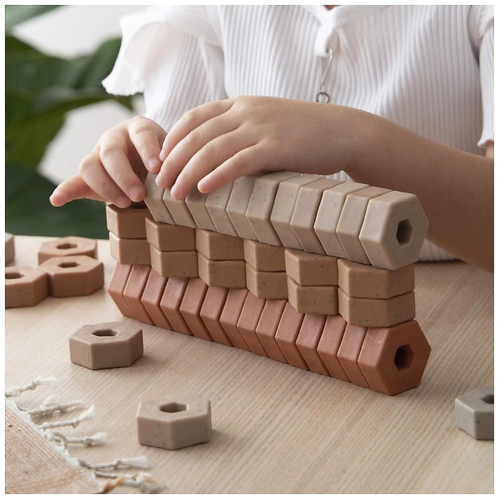 Conjunto de blocos de construção Guidecraft Little Pavers com 60 peças em TPR texturizado para empilhamento e modelos arquitetônicos em miniatura