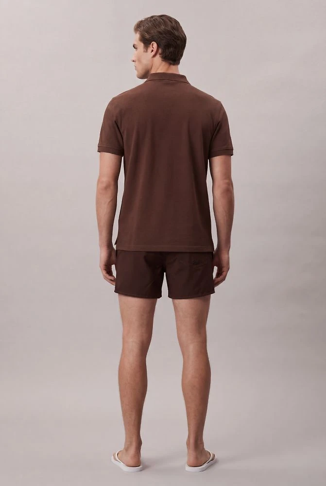 Shorts Elástico Liso Com Logo Lateral - Marrom