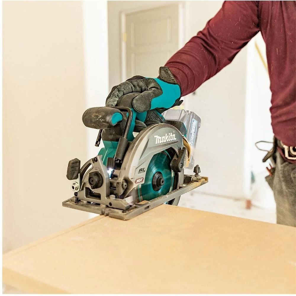 Serra circular sem fio 165 mm 40v max resistência Água poeira com disco aws hs012gz makita