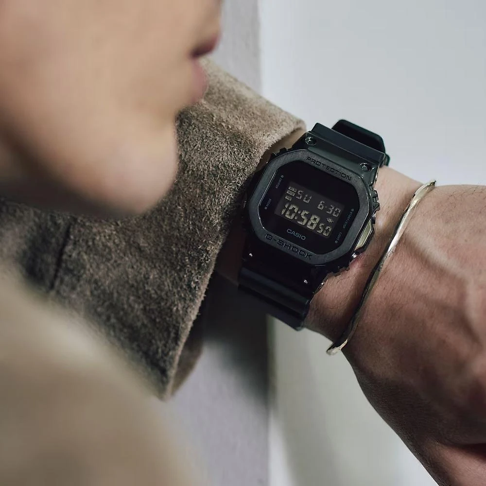 Relógio Casio G-Shock GM-5600UB-1DR