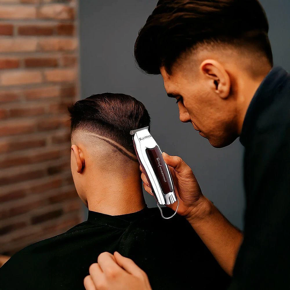 Máquina de Acabamento KM 9163 Aparador de Barba e Cabelo Lâmina Aço Inoxidável Prata