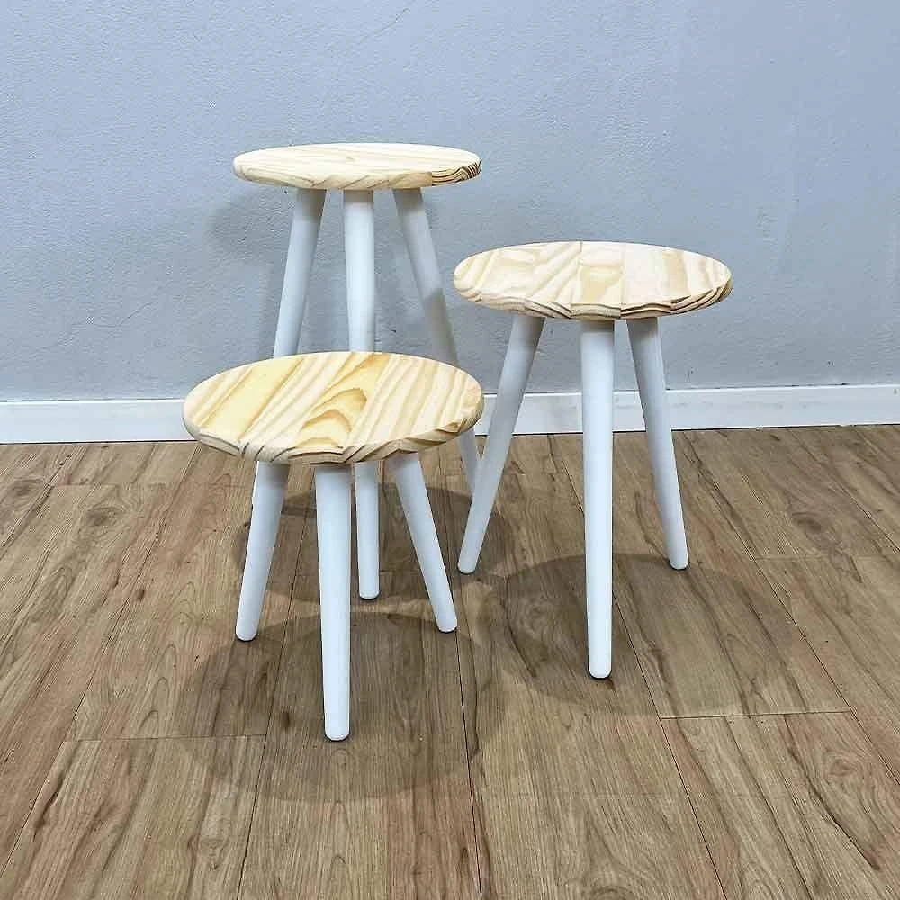 Mesa Lateral Trio de Mesas Redondas com Pé Palito MDF Madeira 30CM Natural e Branco Artfactory