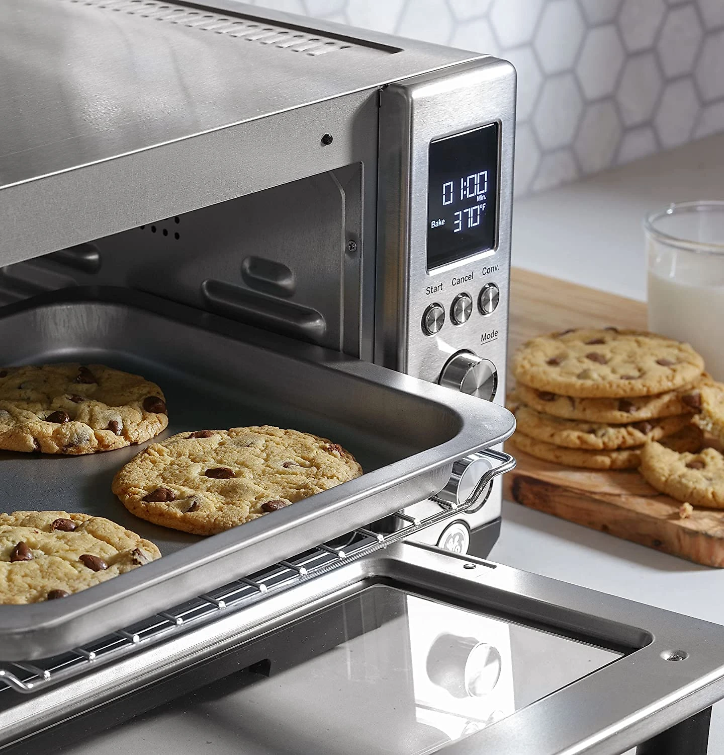 GE G9OCAASSPSS Calrod Convection Toaster Oven Large Capacity Fits 9x11 7 Cook Modes Includes Baking Rack Pan Tongs e Drip Stainless Steel