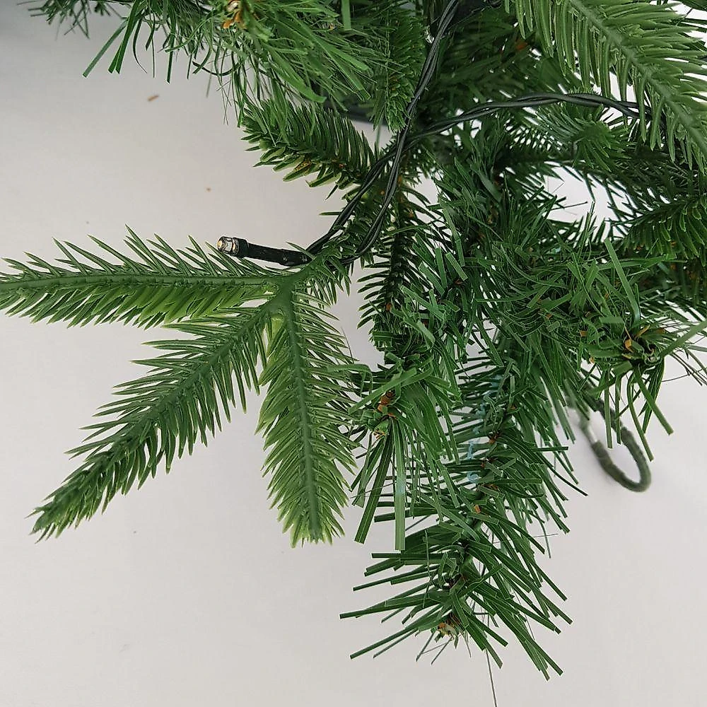Festão Verde Em Silicone E Pvc Com 50 Led's 2,70m
