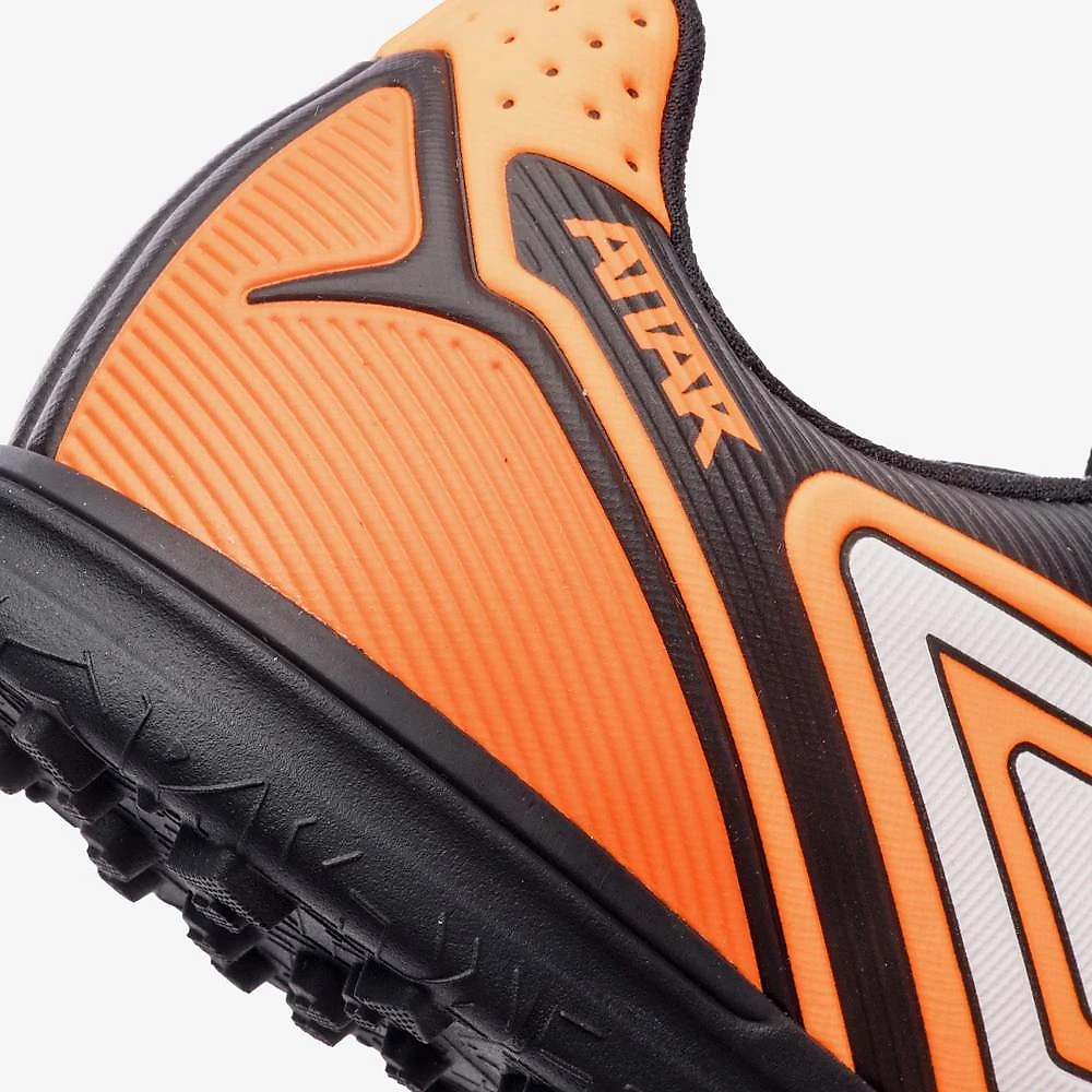 Chuteira society umbro attak iii 37