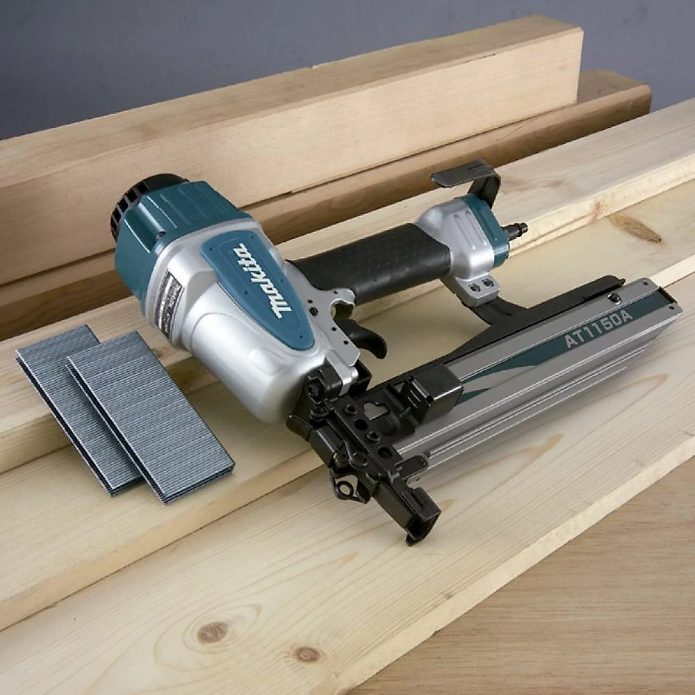 Grampeador pneumático com chave e Óleo pressão 120 psi capacidade 140 grampos at1150a makita