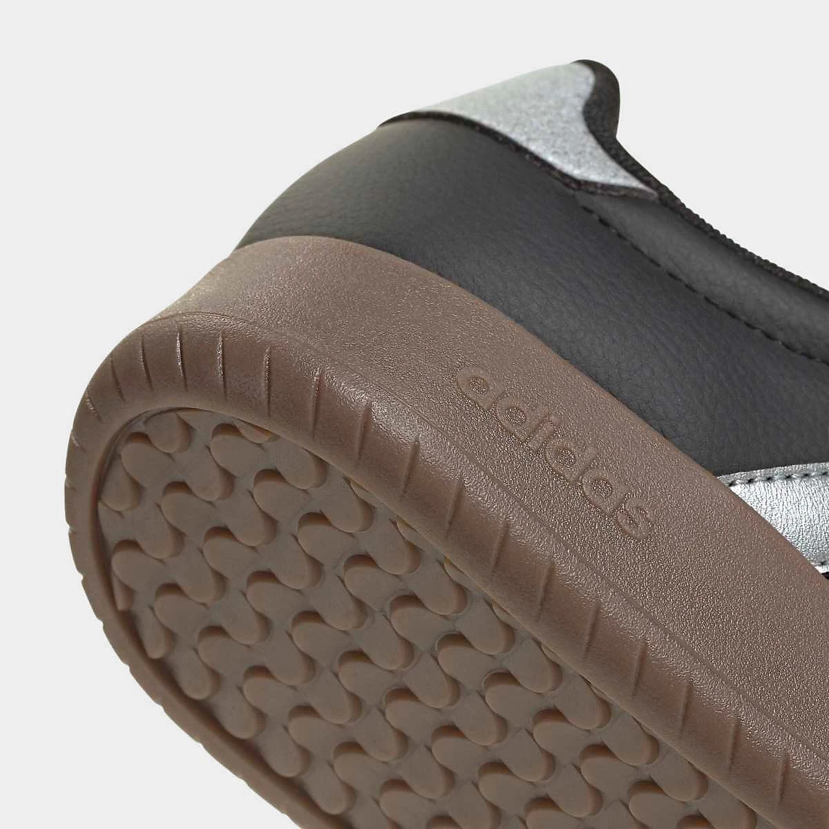 Tênis Adidas Barreda Feminino Preto+Prata - 34
