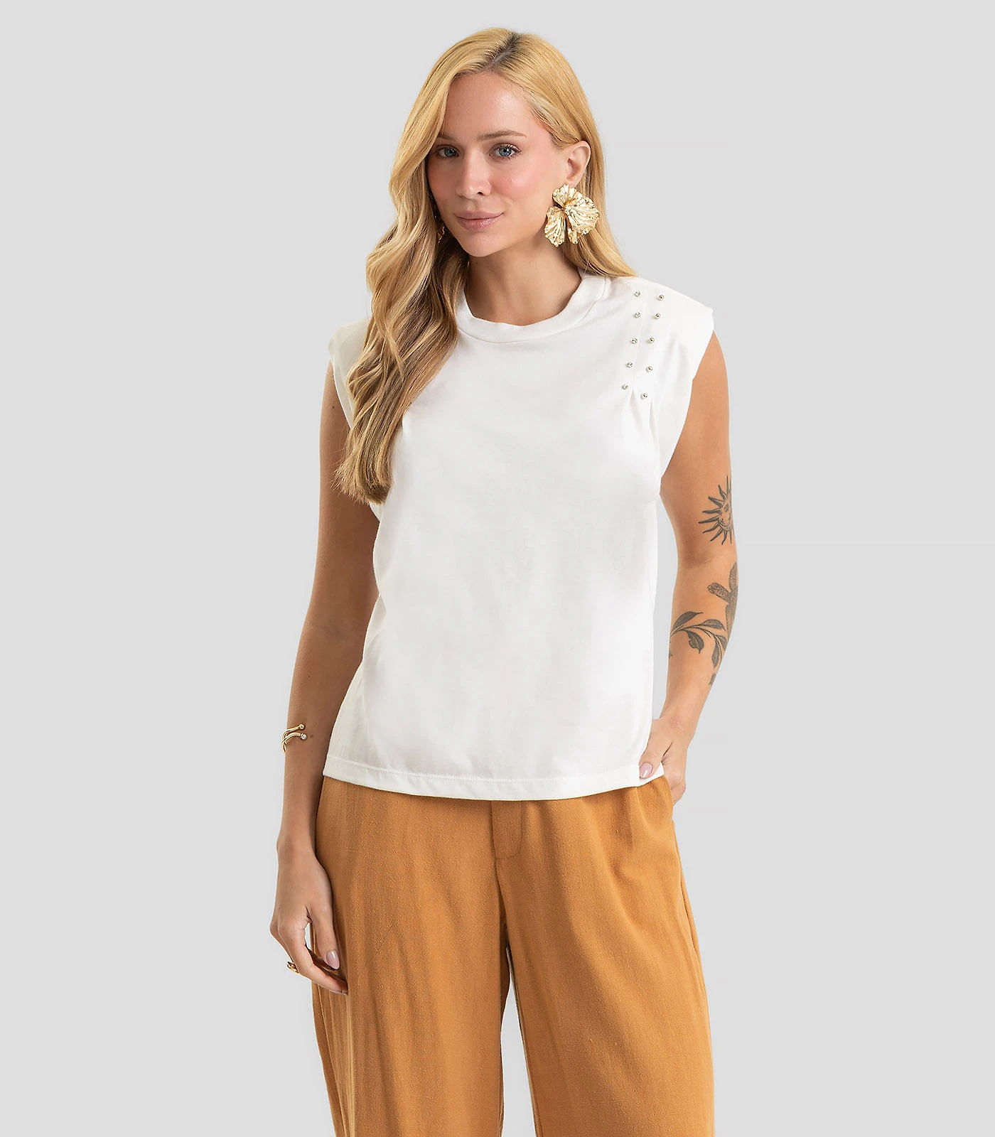 Blusa Feminina Meia Malha Com Ombreiras Dianna Bege