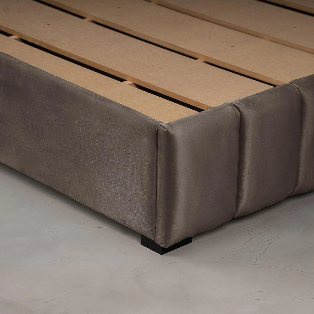 Cama com Cabeceira Queen Estofada Uvaia CabeCasa MadeiraOriginals Cama com Cabeceira Queen Estofada Uvaia CabeCasa MadeiraMadeira Cappuccino