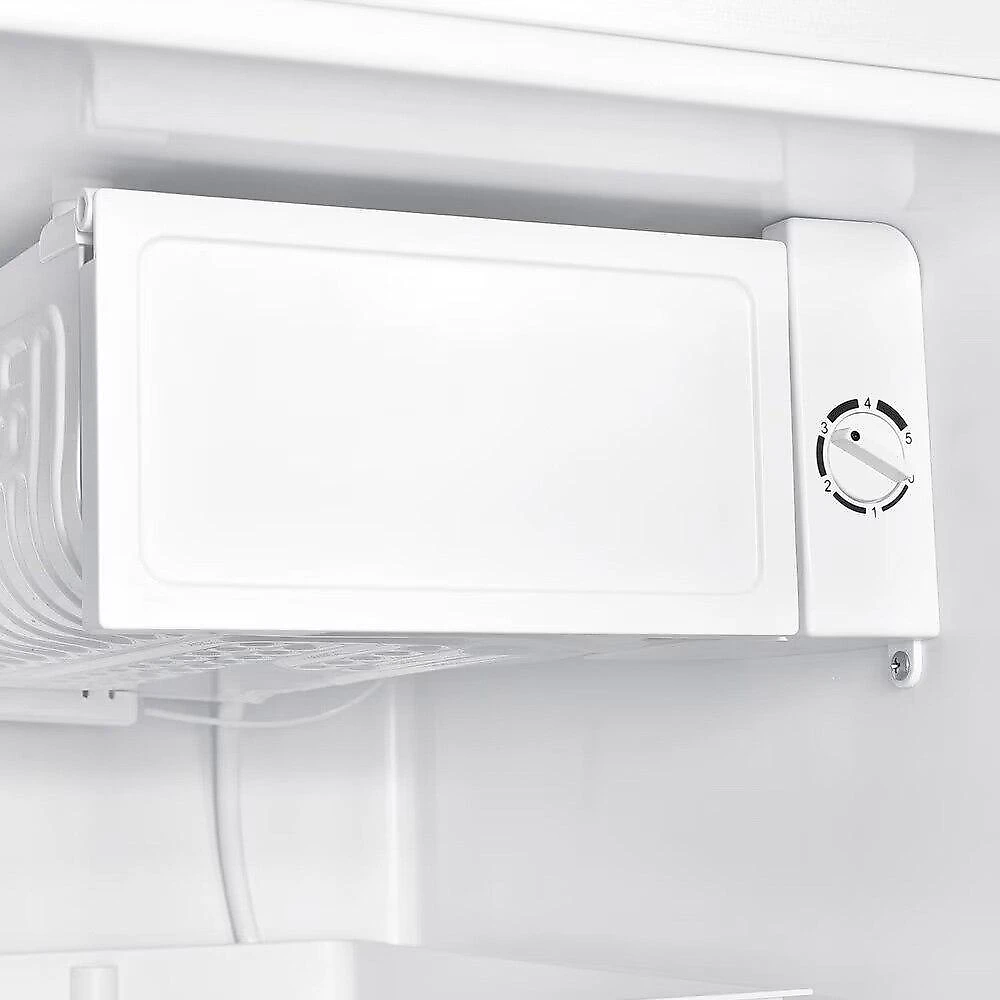 Frigobar EOS 71 Litros Ice Compact Preto EFB83P 110V