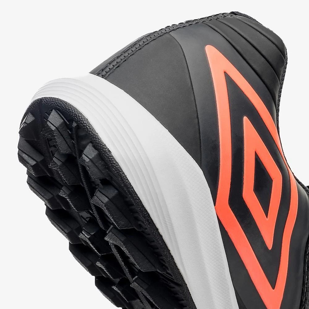 Chuteira society umbro fifty vi 37