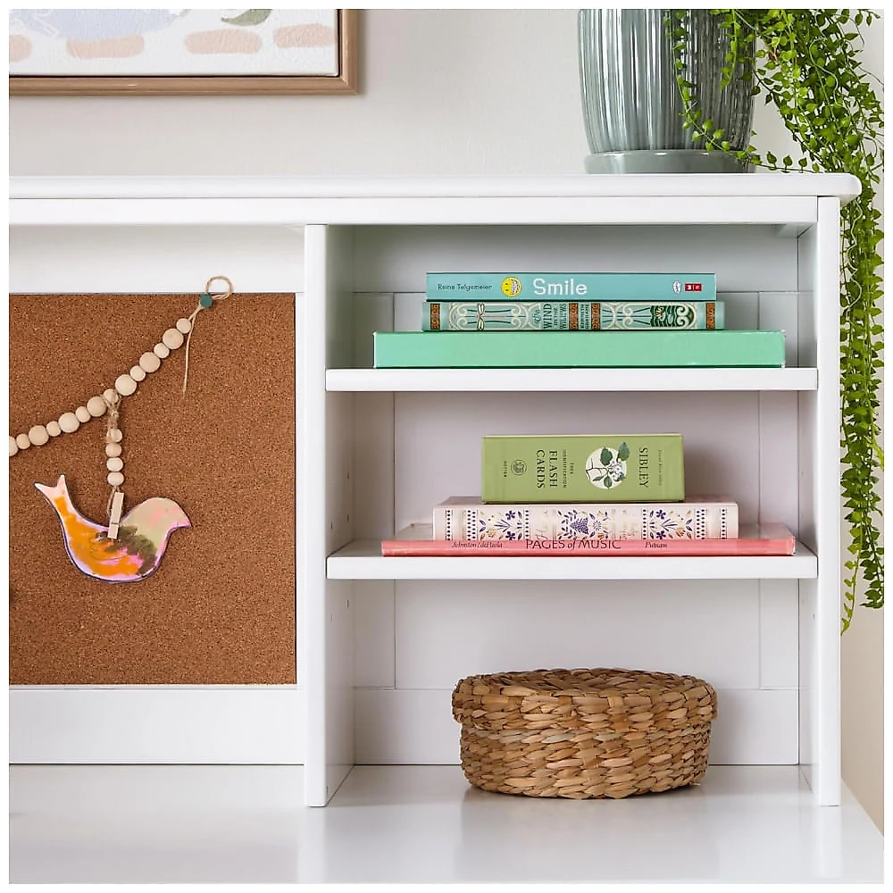 Conjunto infantil de escrivaninha, hutch e cadeira Guidecraft Avery Branco em madeira com 3 gavetas e nichos 112cm