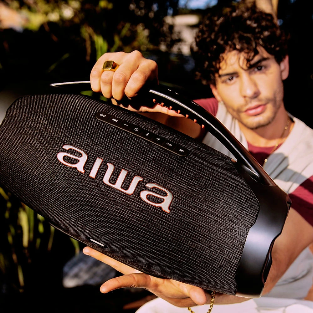 Caixa de Som Boombox Plus AIWA BBS-01-B 200W Bluetooth 30H IP66 USB Preto BOOMBOX AWS-BBS-01-B BIVOLT
