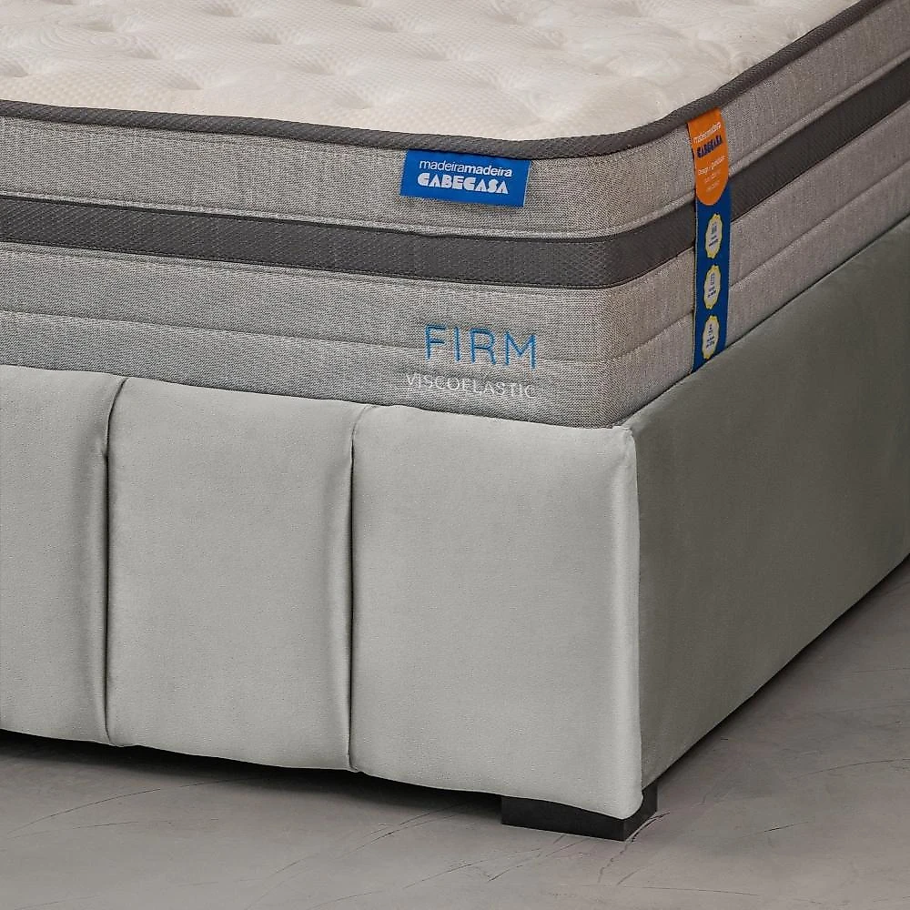 Cama com Cabeceira Queen Estofada Uvaia CabeCasa MadeiraOriginals Cama com Cabeceira Queen Estofada Uvaia CabeCasa MadeiraMadeira Cinza